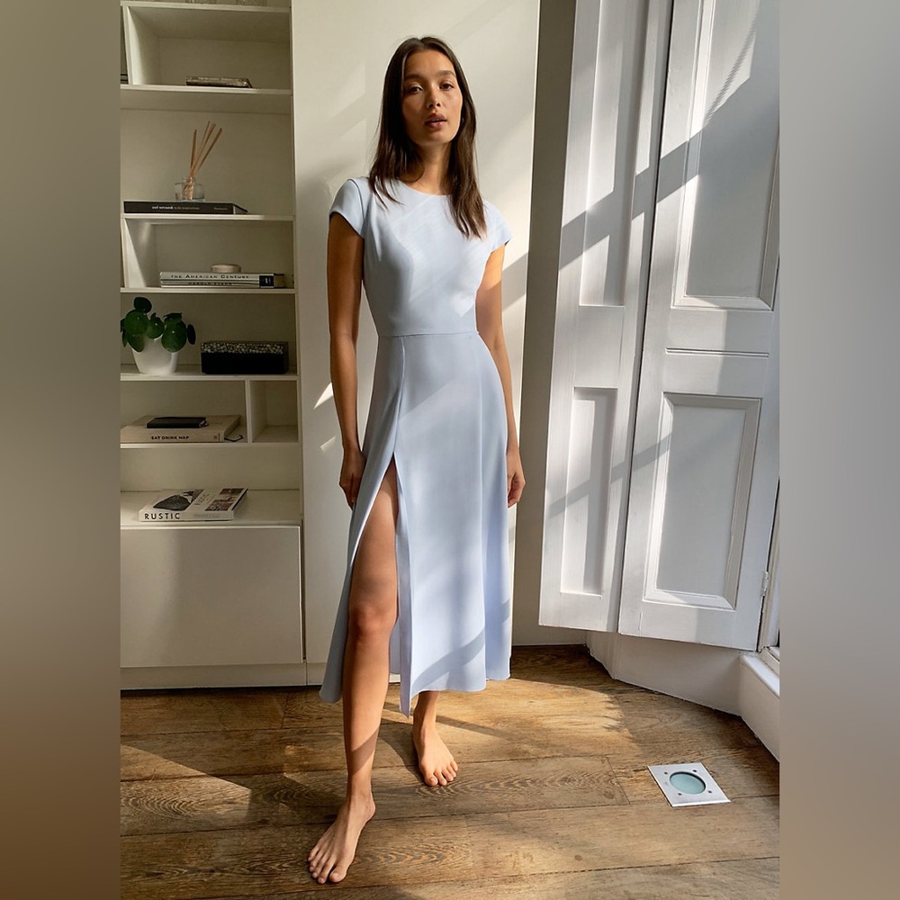 Aritzia Babaton Opal Grey Hamptons Short Sleeve Midi Dress with Slit
